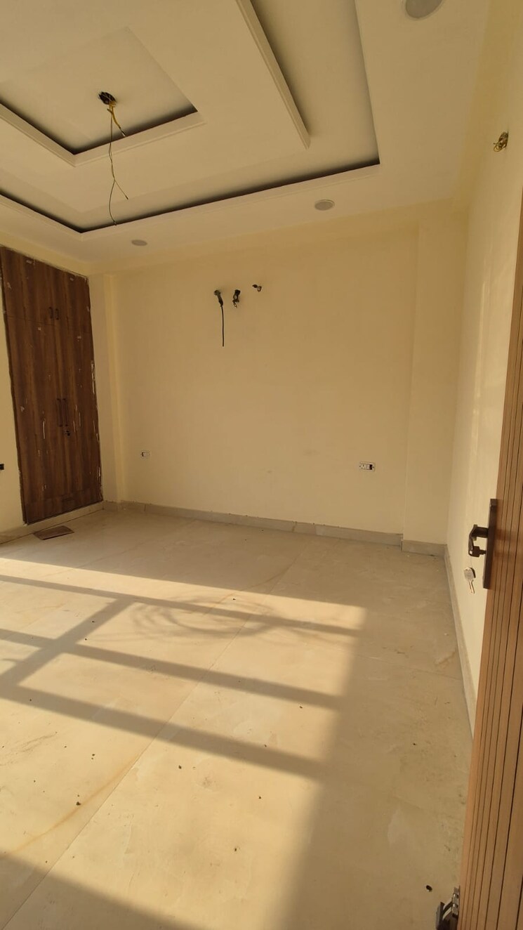 Room, sector 49 3 Bedroom 2340 Sq.Ft. Builder Floor In Sector 49 Faridabad 9151220