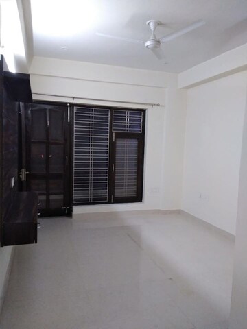 Room in 3 BHK Independent House at Sector 4 – for Rent