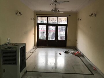 Room in 3 BHK Independent House at Sector 4 – for Rent