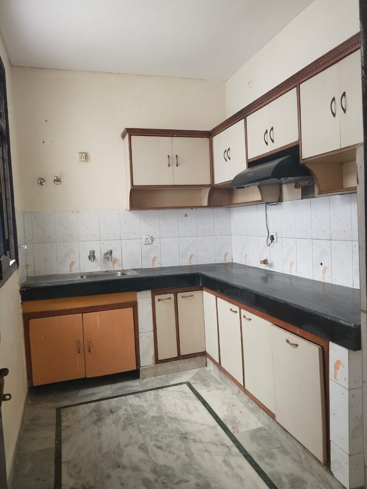 Kitchen, creative-huts-society 3 Bedroom 1900 Sq.Ft. Apartment In Sector 21c Faridabad 9151443
