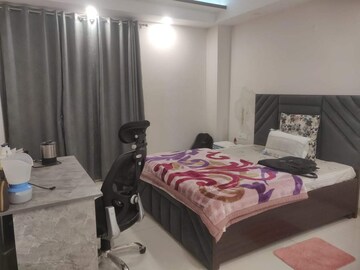 Bedroom in 3 BHK Builder Floor at Craft Destination 43, Sector 43 – for Rent