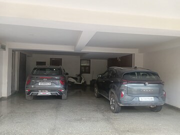 Parking in 3 BHK Builder Floor at Craft Destination 43, Sector 43 – for Rent