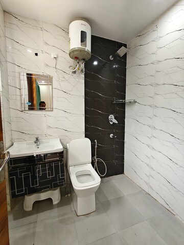 Staircase in 3 BHK Builder Floor at The 4 Aces CHS, Sector 43 – for Rent