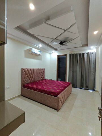 Bedroom in 3 BHK Builder Floor at Gupta Awas, Sector 43 – for Rent