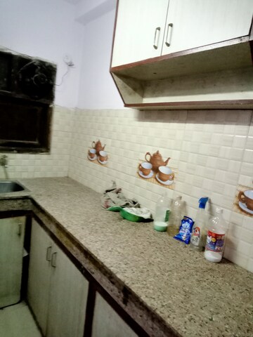 Furnished Amenities in 2 BHK Builder Floor at Maidan Garhi – for Sale