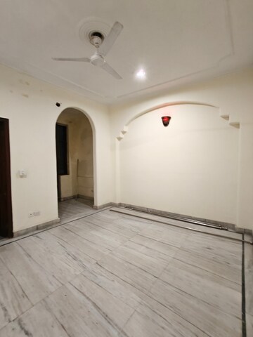 Room in 2.5 BHK Builder Floor at Uday Arden 45, Sector 45 – for Rent