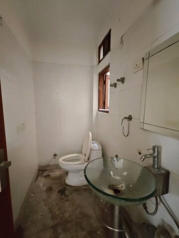 Bathroom in 4 BHK Villa at Ansal Sushant Lok I, Sector 43 – for Rent