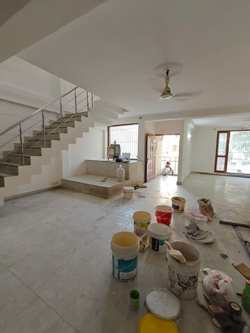 Living Room in 4 BHK Villa at Ansal Sushant Lok I, Sector 43 – for Rent
