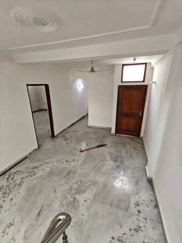 Room in 4 BHK Independent House at Ansal Sushant Lok I, Sector 43 – for Rent