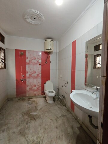 Bathroom in 4 BHK Independent House at Ansal Sushant Lok I, Sector 43 – for Rent
