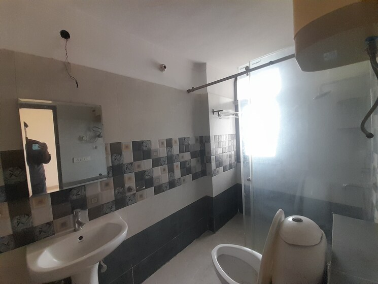 Bathroom, maya-garden-city 5 Bedroom 2850 Sq.Ft. Apartment In Lohgarh Zirakpur 9151544