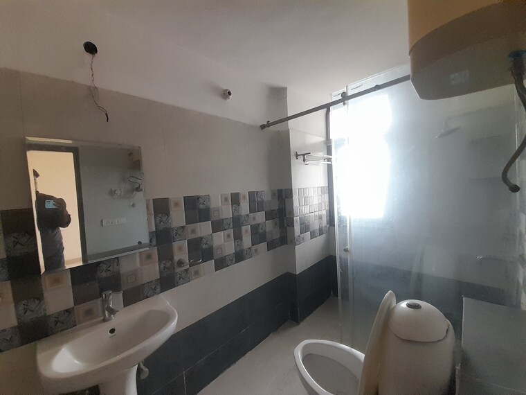 Bathroom, maya-garden-city 5 Bedroom 2850 Sq.Ft. Apartment In Lohgarh Zirakpur 9151544