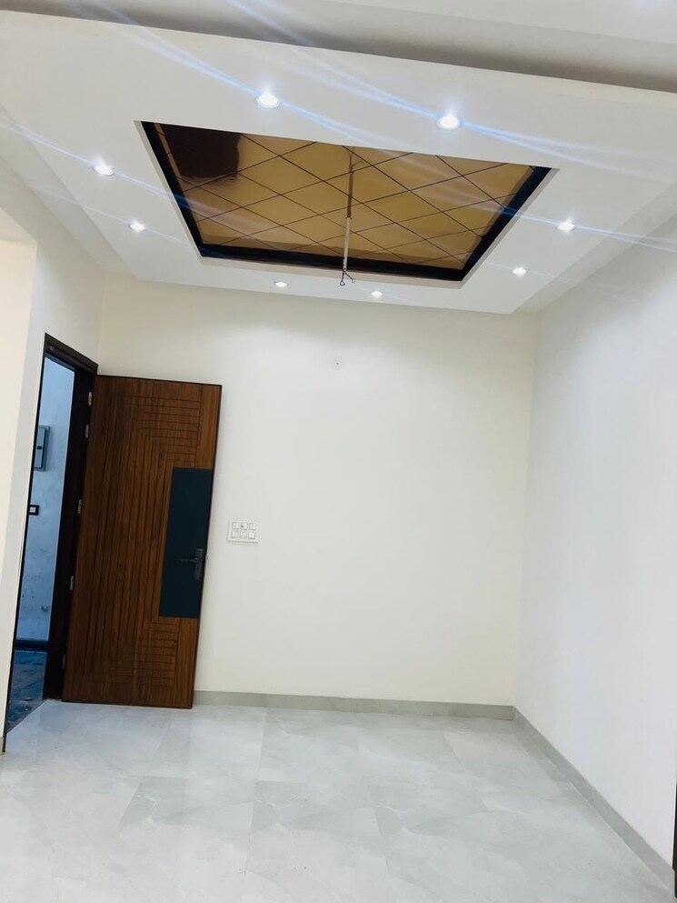 Room, pir machalla 3 Bedroom 1300 Sq.Ft. Builder Floor In Pir Machalla Zirakpur 9151567