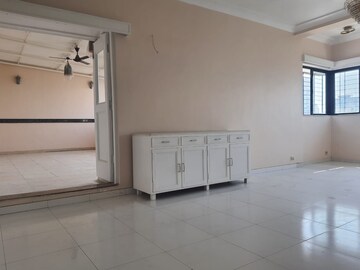 Room in 2 BHK Apartment at New Kalpana CHS, Santacruz West – for Rent