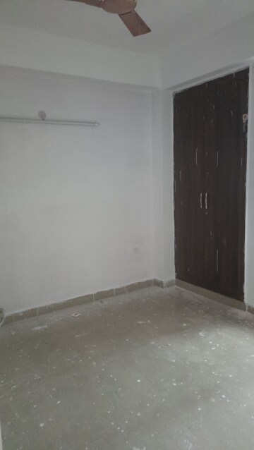 Room in 2 BHK Apartment at Supertech Mart, Sector 74 – for Rent