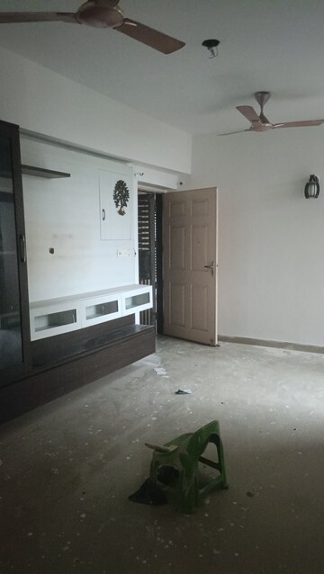 Room in 2 BHK Apartment at Supertech Mart, Sector 74 – for Rent