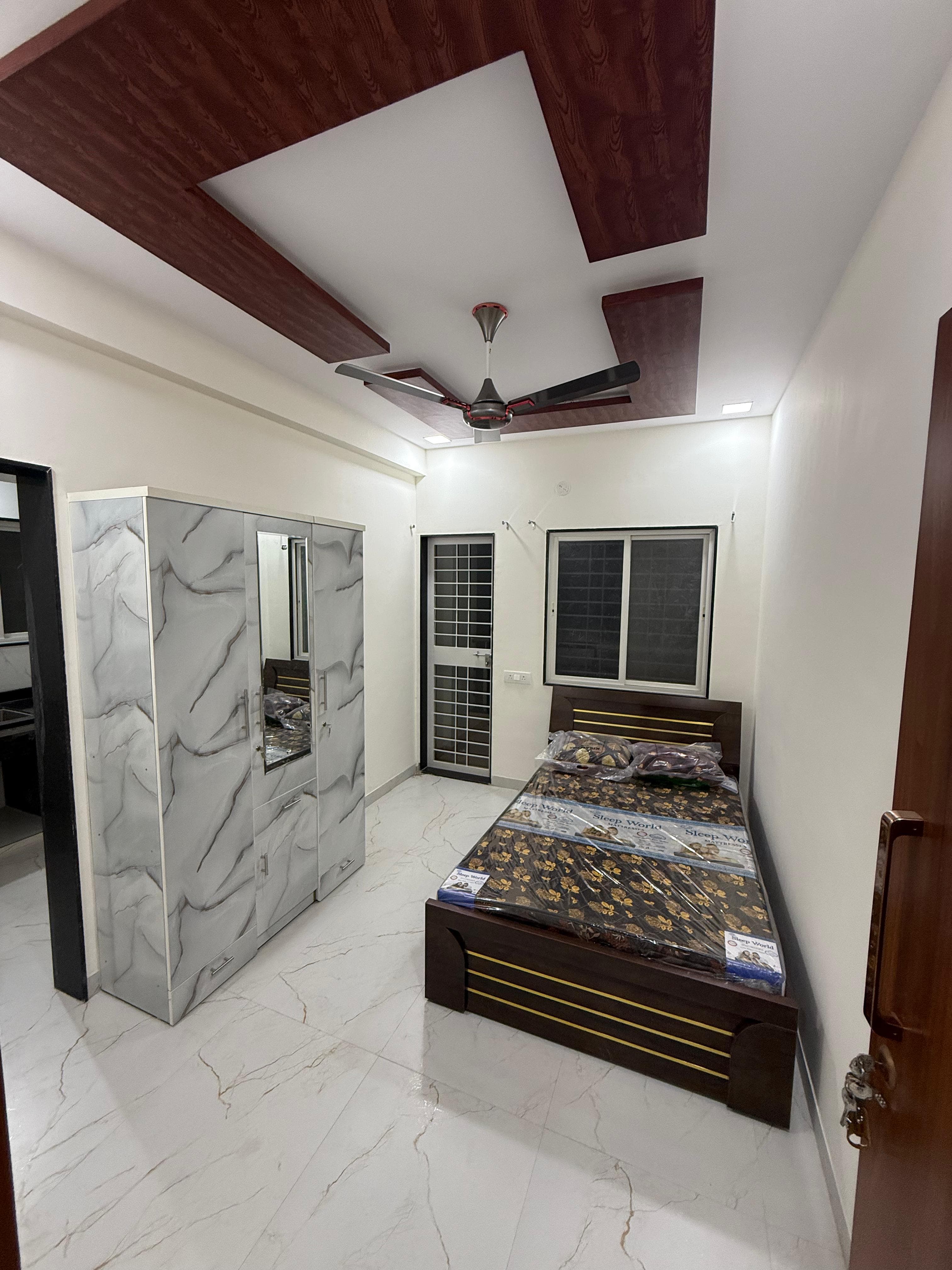 1 Rk+ Extra Room Apartment For Rent in White Gold Appartment 