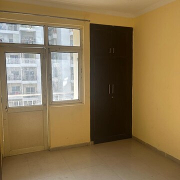 Room in 2 BHK Apartment at MCC Signature Residency, Raj Nagar Extension – for Rent