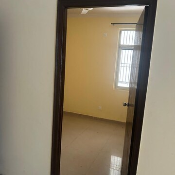 Room in 2 BHK Apartment at MCC Signature Residency, Raj Nagar Extension – for Rent