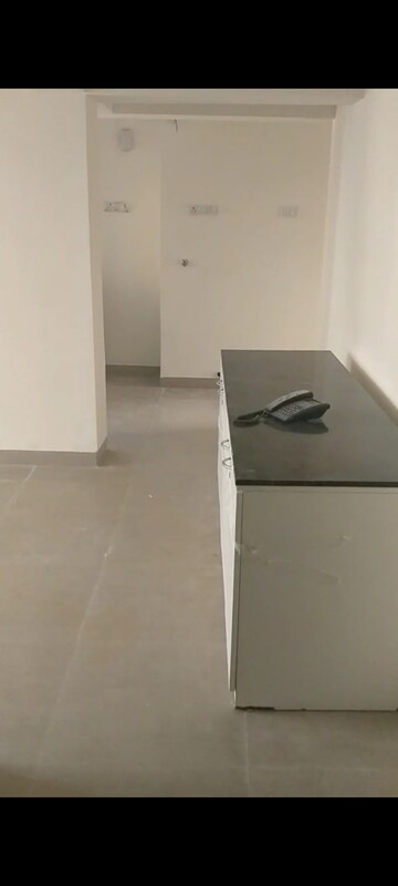 Room in 1 BHK Apartment at Yasmin Tower, Agripada – for Sale