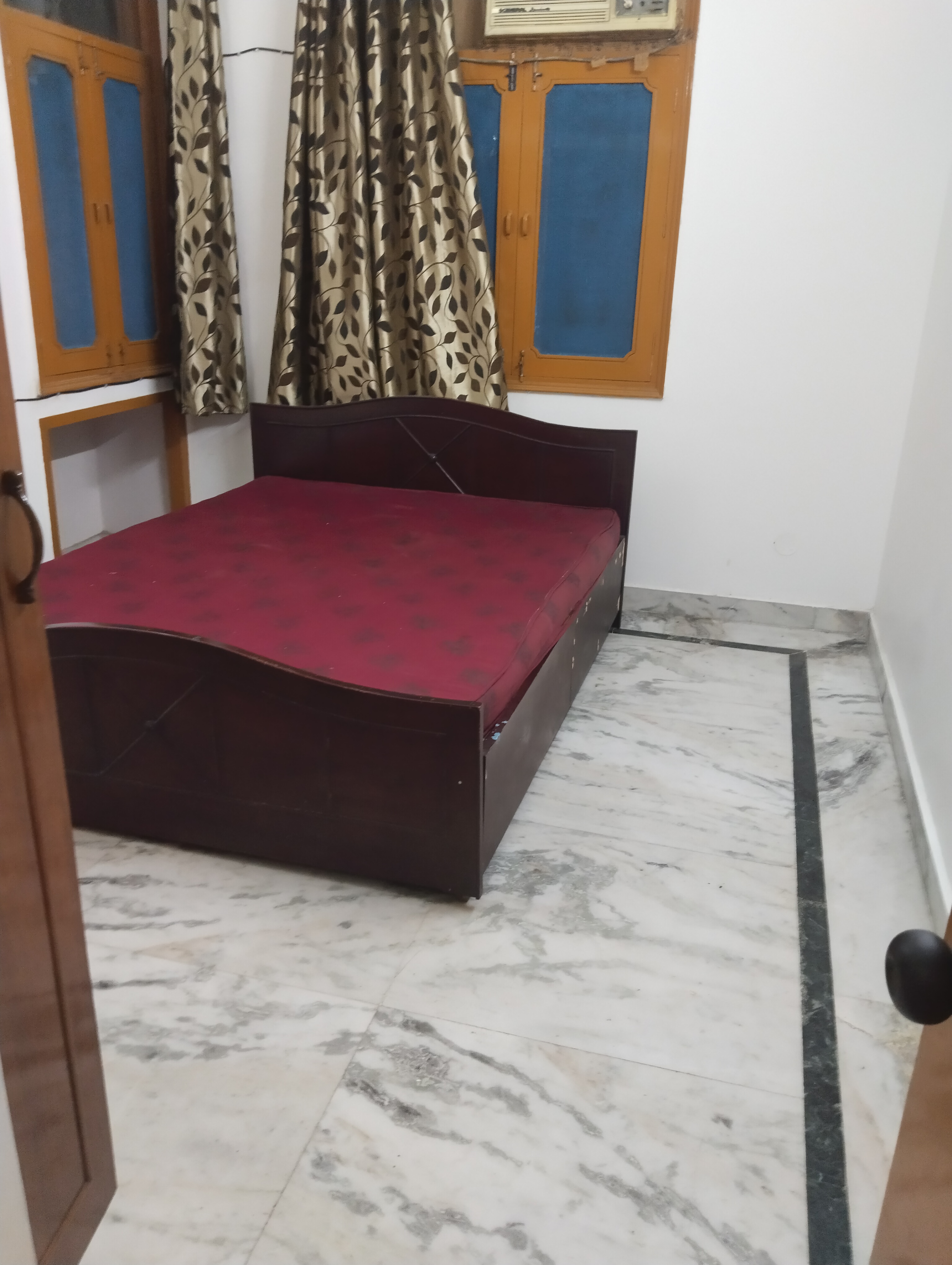 2 BHK Independent House For Rent in RWA Apartments Sector 52