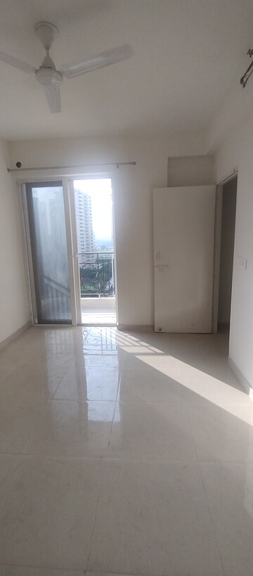 Room in 2 BHK Apartment at Sector 37d – for Rent