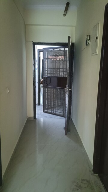 Room in 2 BHK Apartment at Supertech Cape Town, Sector 74 – for Rent