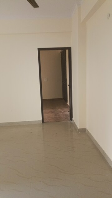 Room in 2 BHK Apartment at Supertech Cape Town, Sector 74 – for Rent
