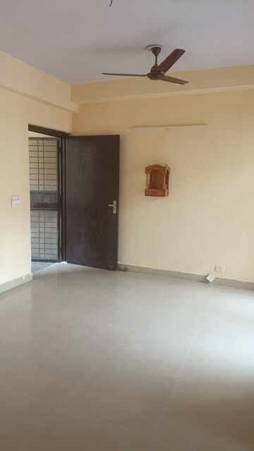 Room in 2 BHK Apartment at Aims Golf City, Sector 75 – for Rent