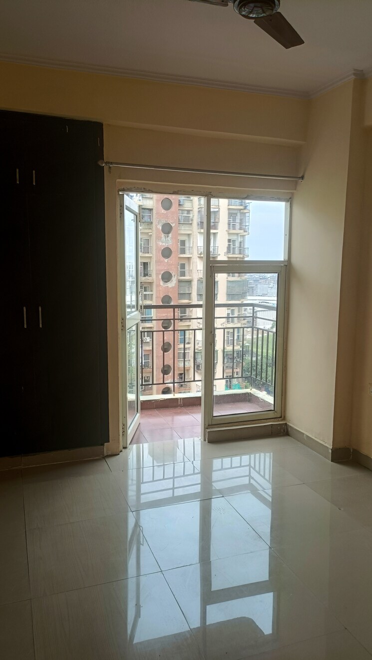 Room, aims-golf-city 2 Bedroom 950 Sq.Ft. Apartment In Sector 75 Noida 9151688