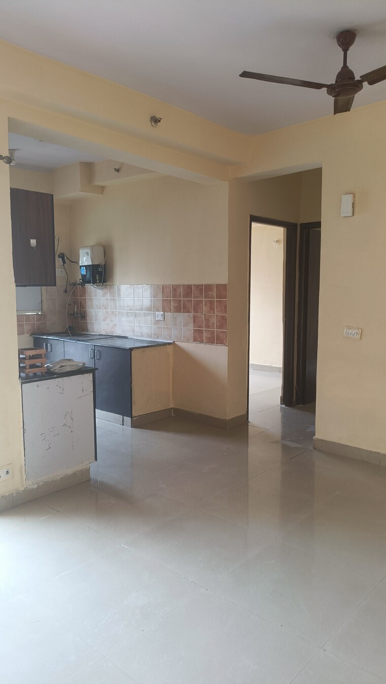 Room, aims-golf-city 2 Bedroom 950 Sq.Ft. Apartment In Sector 75 Noida 9151688