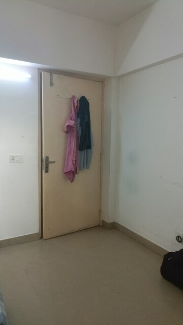 Room in 2 BHK Apartment at Maxblis White House, Sector 75 – for Rent