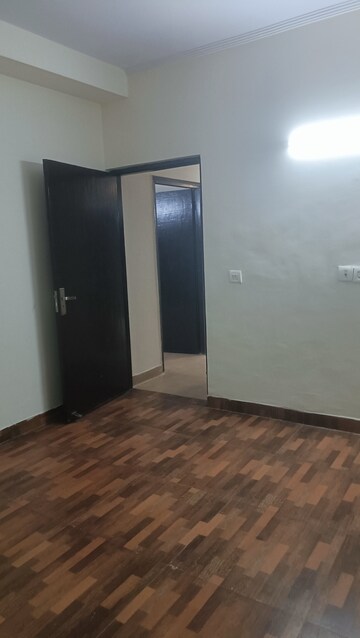 Room in 2 BHK Apartment at Gardenia Gateway, Sector 75 – for Rent
