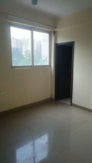Room in 3 BHK Apartment at Gardenia Gateway, Sector 75 – for Rent