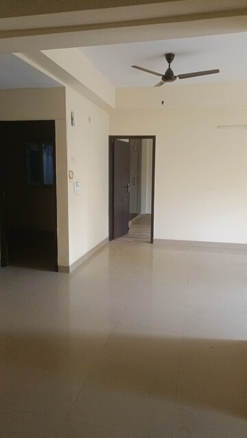 Room in 3 BHK Apartment at Gardenia Gateway, Sector 75 – for Rent