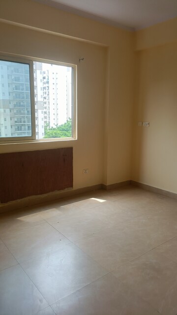 Room in 3 BHK Apartment at Gardenia Gateway, Sector 75 – for Rent