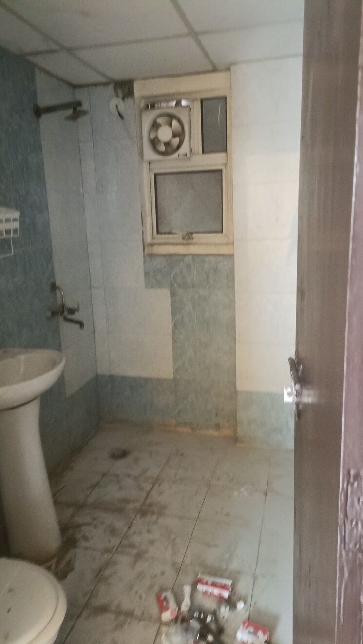 Bathroom, gardenia-gateway 3 Bedroom 1700 Sq.Ft. Apartment In Sector 75 Noida 9151724