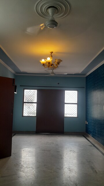 Room in 2 BHK Builder Floor at Uppal Southend, Sector 49 – for Rent