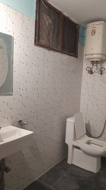 Team Area in 2 BHK Builder Floor at Uppal Southend, Sector 49 – for Rent