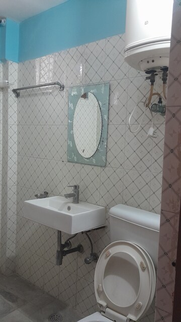 Bathroom in 2 BHK Builder Floor at Uppal Southend, Sector 49 – for Rent
