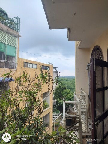 Team Area in 3 BHK Builder Floor at Mehrauli – for Rent