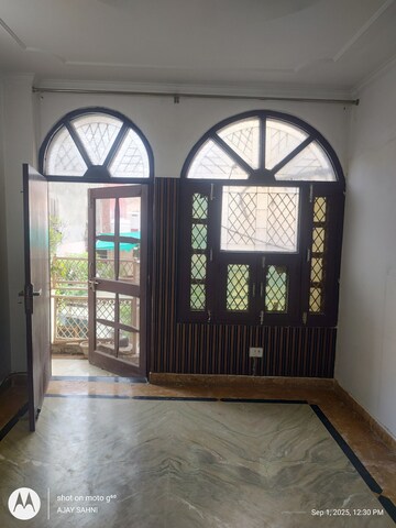 Furnished Amenities in 3 BHK Builder Floor at Mehrauli – for Rent
