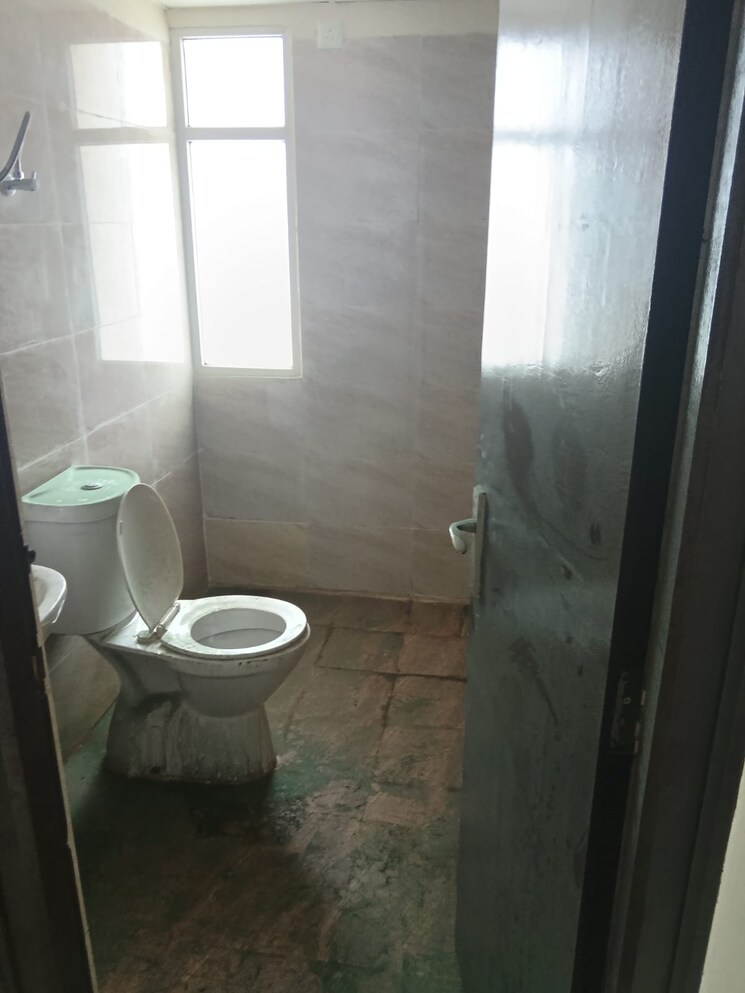 Master Bedroom, amrapali-crystal-homes 3 Bedroom 1375 Sq.Ft. Apartment In Sector 76 Noida 9151748