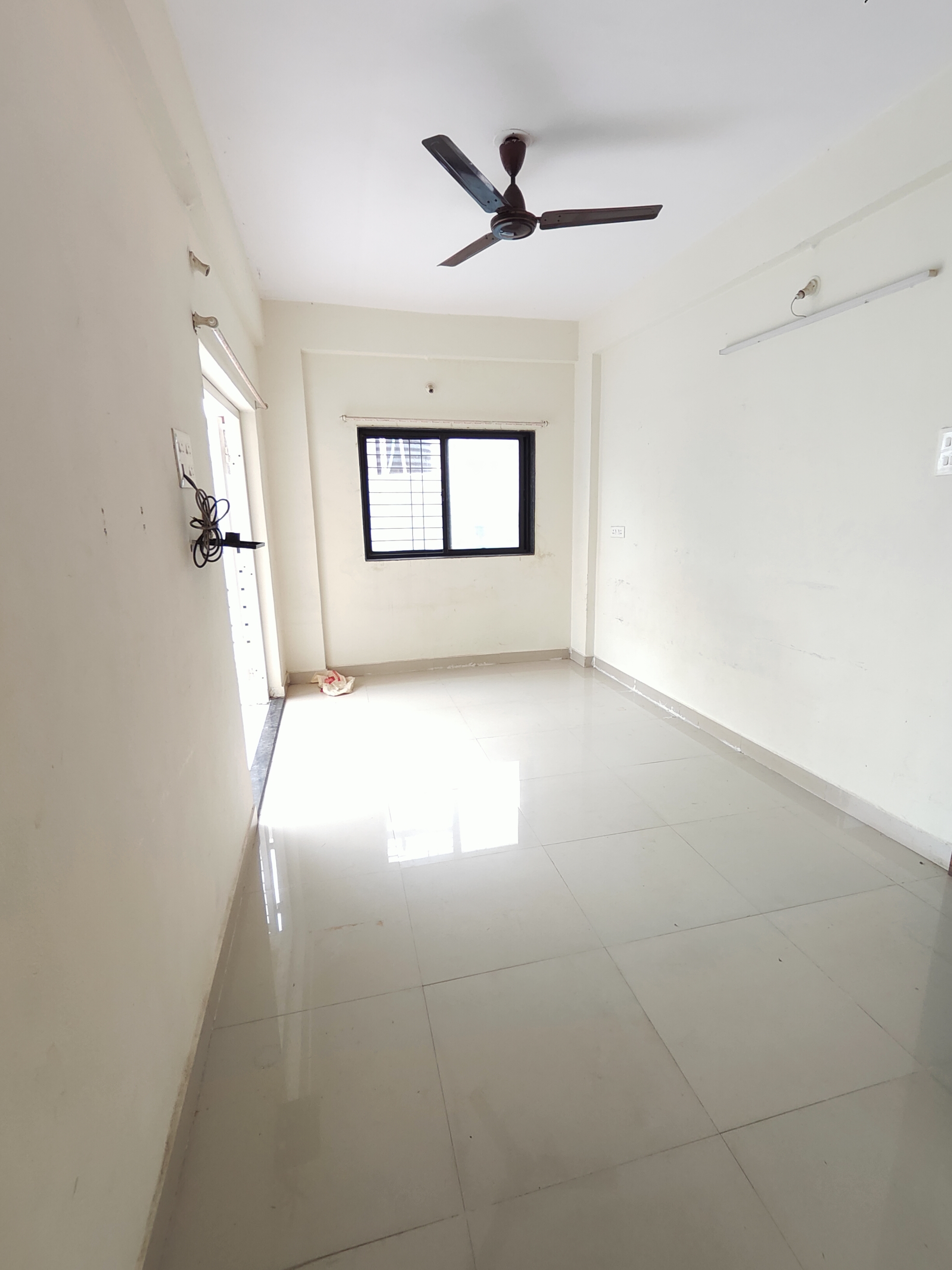 1 BHK + Extra Room Apartment For Rent in Royal Property 