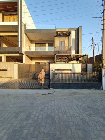 3.5 BHK Villa – Exterior View View at Sector 18 - for Rent