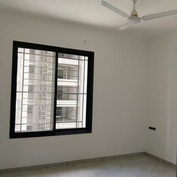 Room in 3 BHK Apartment at Unique Youtopia, Kharadi – for Rent