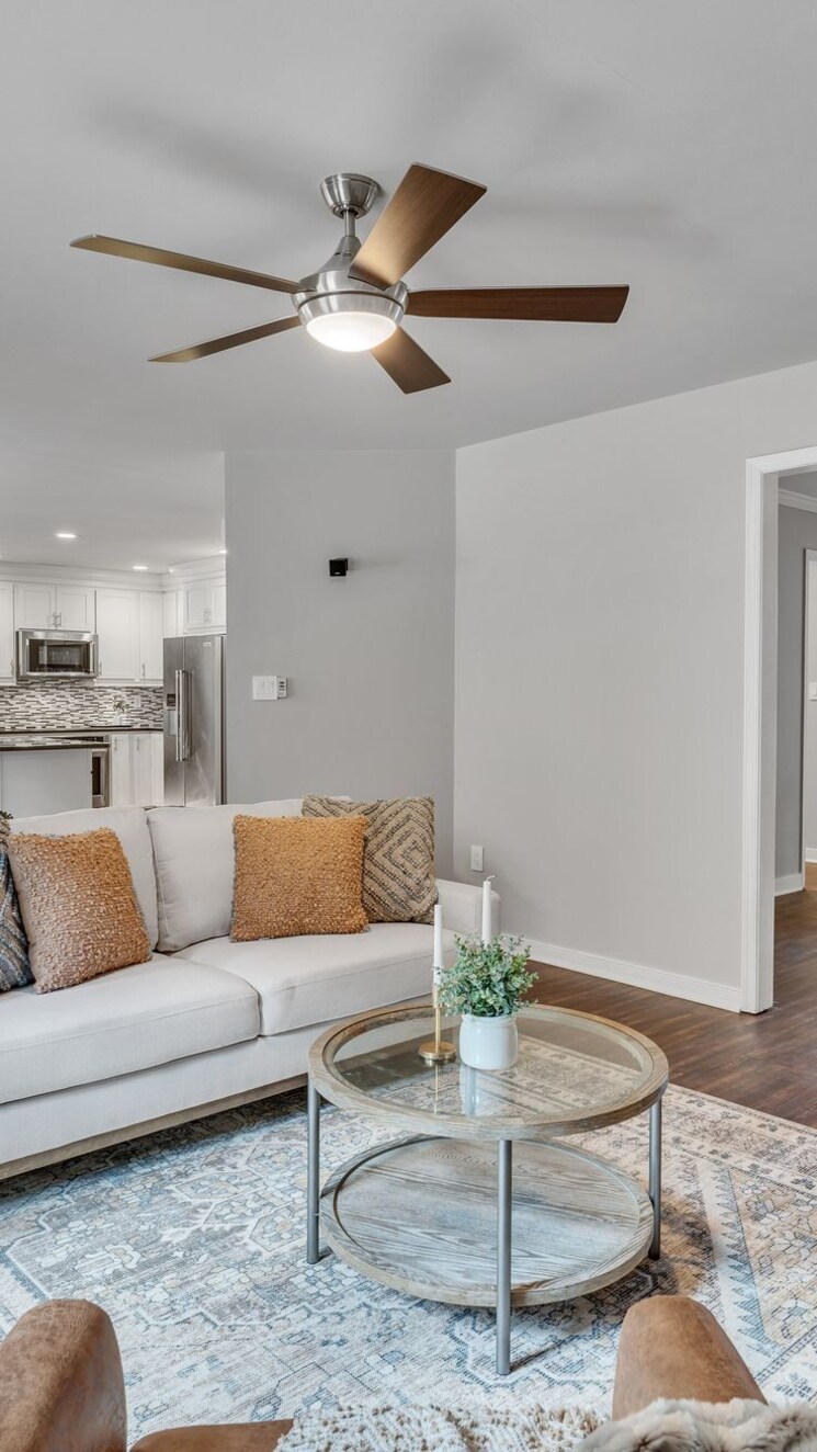 Living Room, sector 44 6+ Bedroom 240 Sq.Mt. Independent House In Sector 44 Noida 9151812