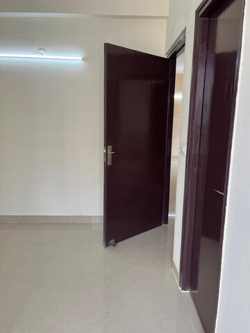Room in 3 BHK Apartment at Amrapali Crystal Homes, Sector 76 – for Rent