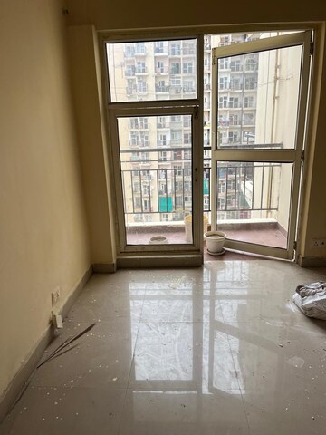 Room in 2 BHK Apartment at Gardenia Golf City, Sector 75 – for Rent