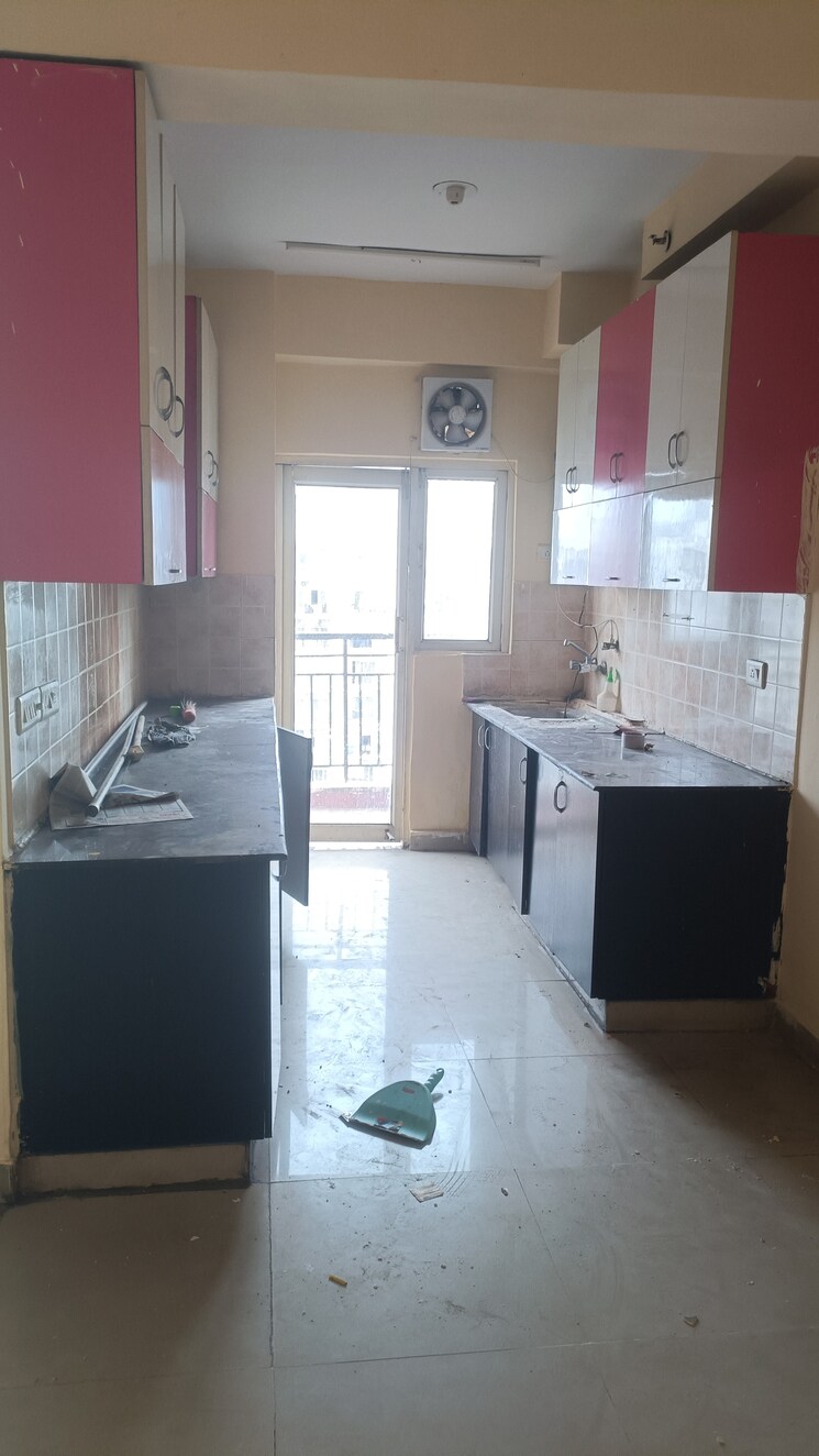 Team Area, gardenia-golf-city 2 Bedroom 950 Sq.Ft. Apartment In Sector 75 Noida 9151817